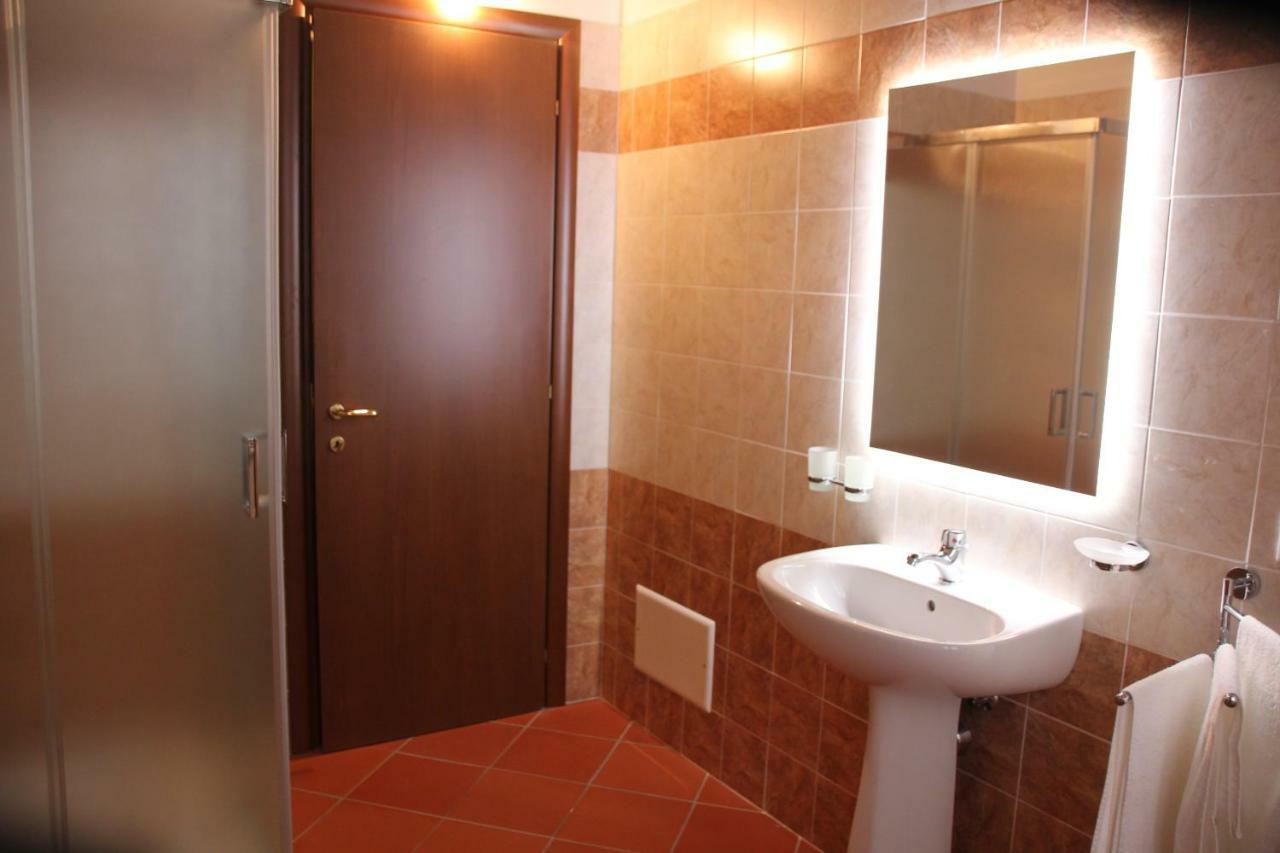 Le Vie Mediterranee Torre di Ruggiero Extérieur photo